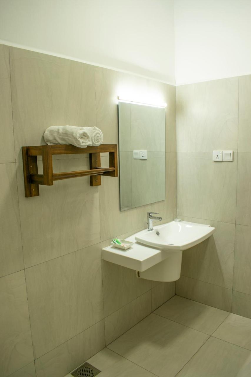 Lavinia Escapes Hotel Dehiwala-Mount Lavinia Bagian luar foto