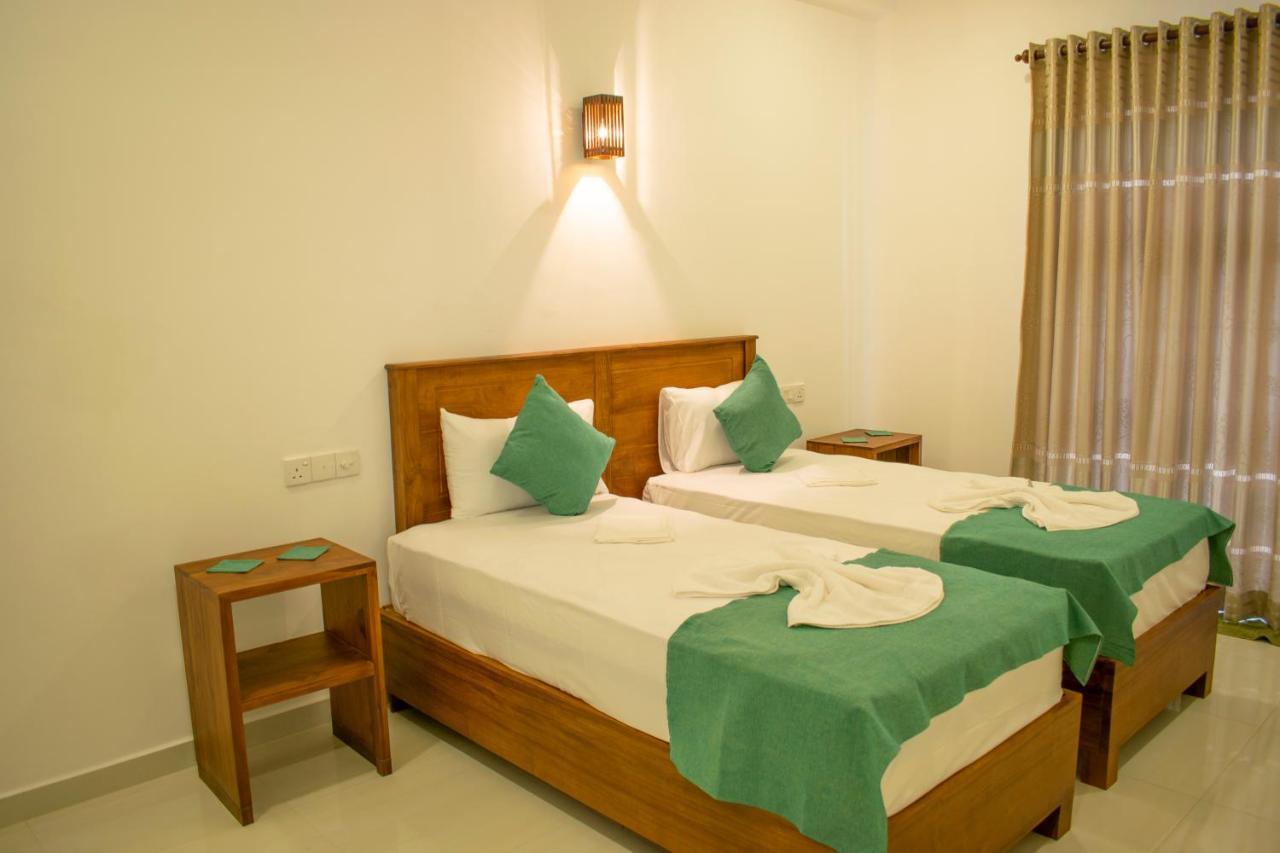 Lavinia Escapes Hotel Dehiwala-Mount Lavinia Bagian luar foto