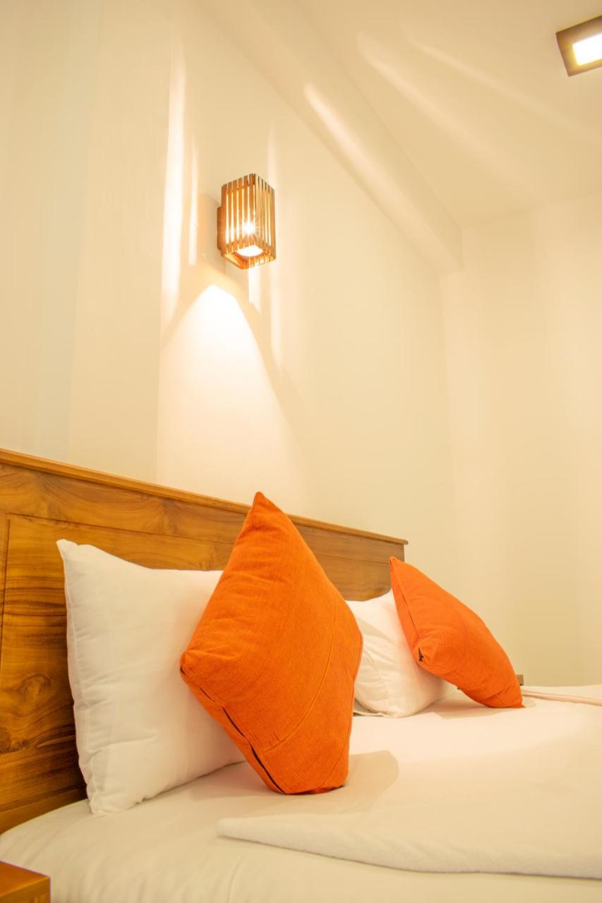 Lavinia Escapes Hotel Dehiwala-Mount Lavinia Bagian luar foto
