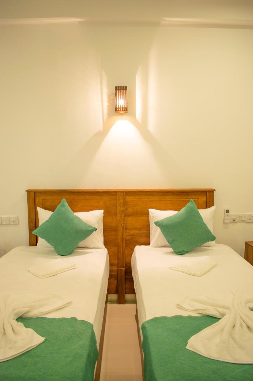 Lavinia Escapes Hotel Dehiwala-Mount Lavinia Bagian luar foto