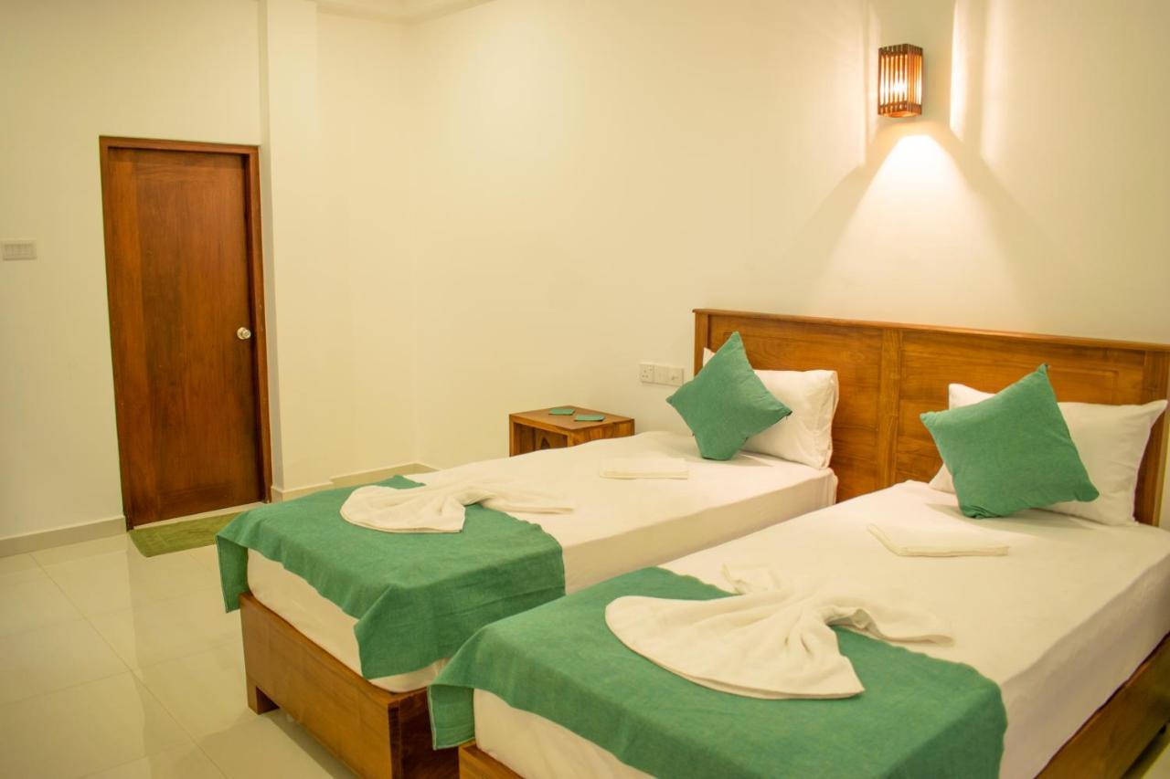 Lavinia Escapes Hotel Dehiwala-Mount Lavinia Bagian luar foto